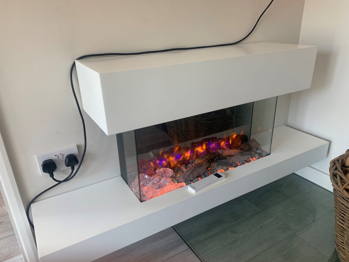 Gazco Trento White Centred Suite with eReflex 70W Outset Electric Fire Ex Display
